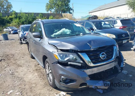 2017 Nissan Pathfinder Sv z USA, uszkodzony, nr VIN 5N1DR2MM6HC913285